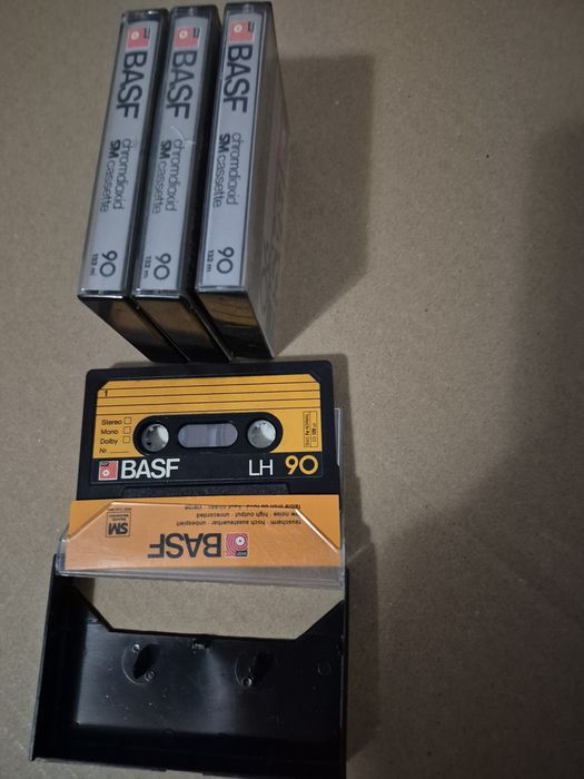 Vând Lot 4 casete audio originale Basf chromdioxid de 90 minute muzica mixta