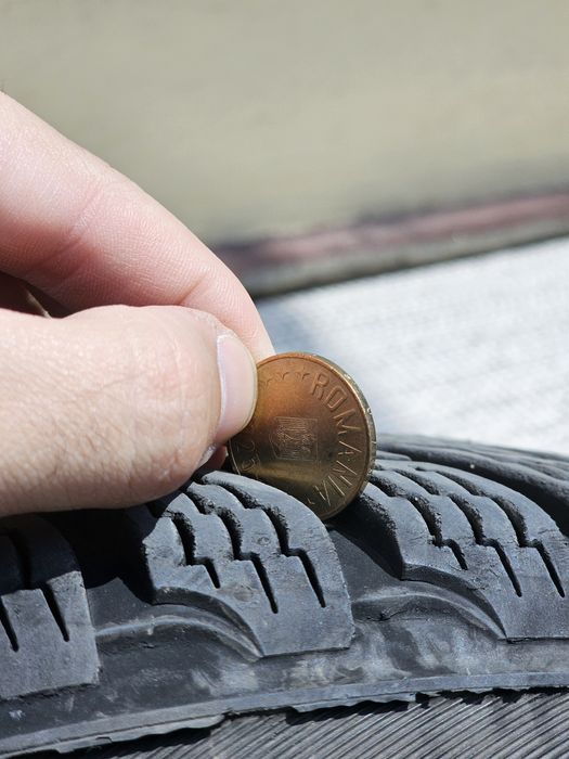 Roți de iarnă 215/55/R16 - jante aliaj + senzori presiune + anvelope Nokian