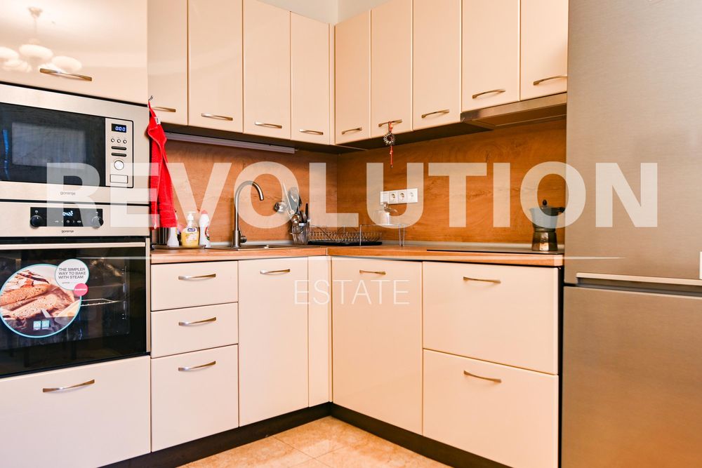 Дава се под наем Четиристаен апартамент в София, Оборище - 90 кв.м за 850 € - Снимка #2