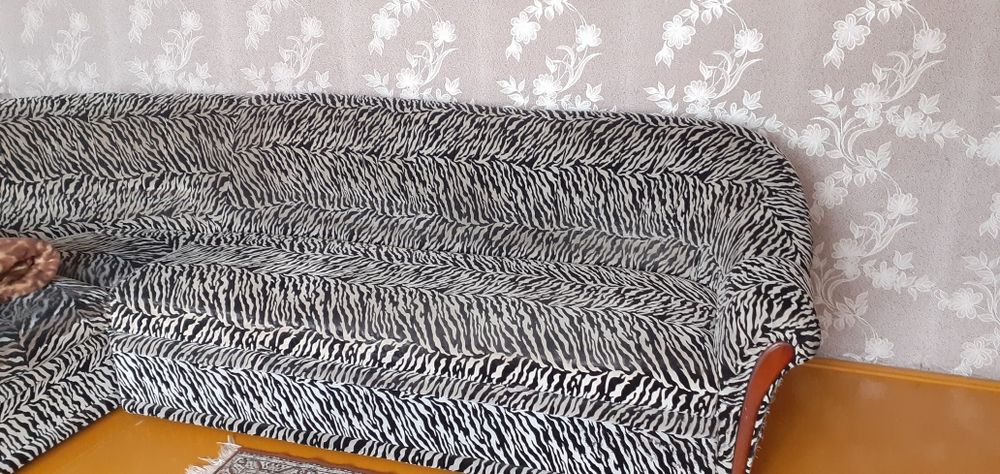 Уголок диван угловой и два кресла