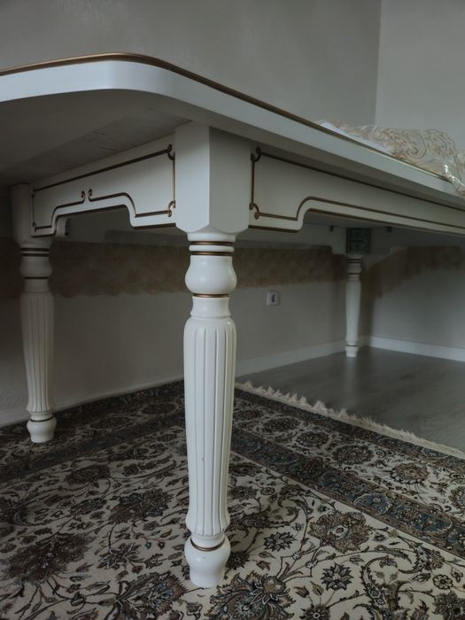 Стол для гостиной