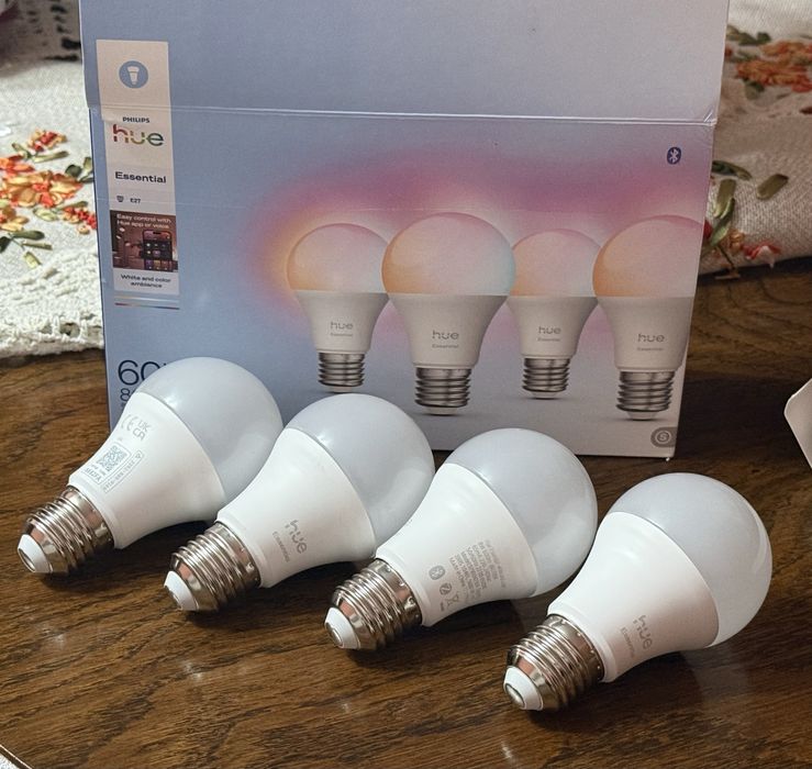 Becuri Philips Hue Essential E27 Smart LED