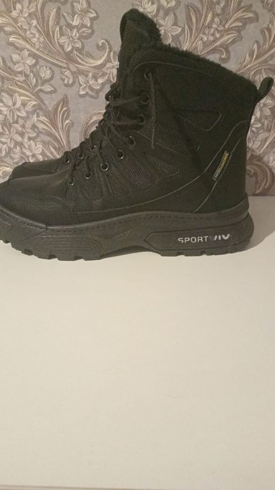 Срочно продам зимние сапоги