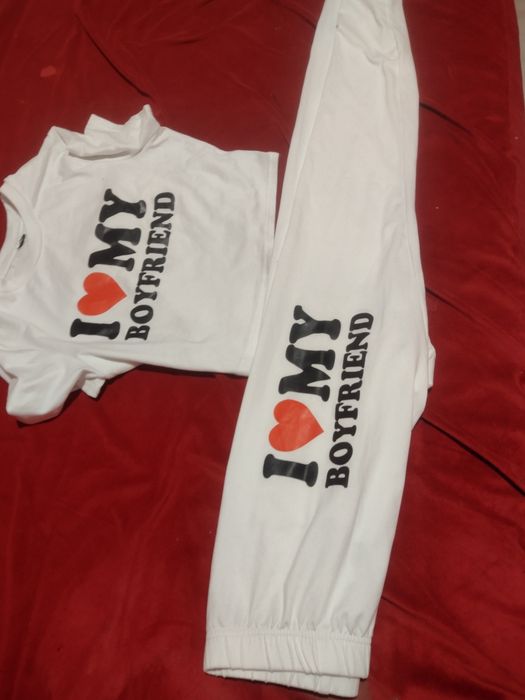 Compleu pantalonii și top