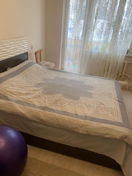 Кровать двухспальная с матрасом