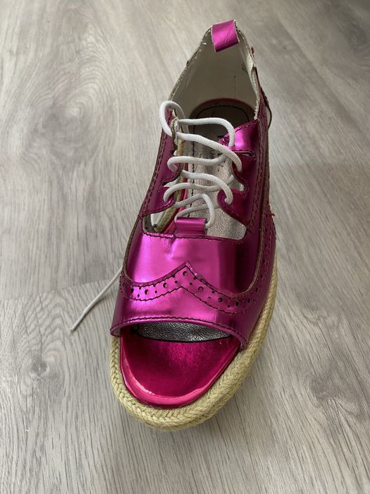 Продам босоножки