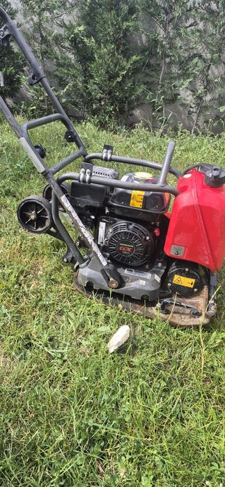 Placa tasat pământ Husqvarna LF 75
