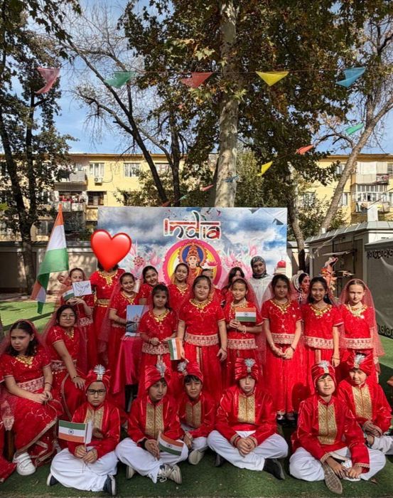 Атласные костюмы на прокат