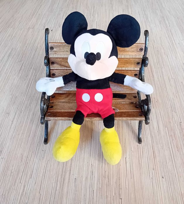 Малка дървена пейка ДЕКОРАТИВНА