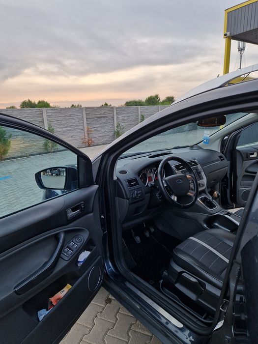 Vand ford kuga din 2010 sau schimb cu VW Passat CC benzina