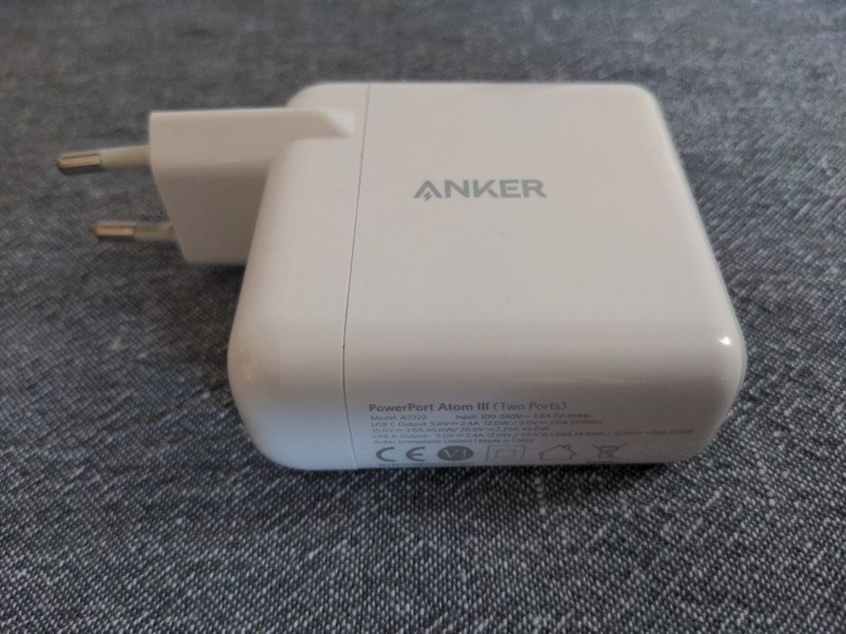 PD зарядно и кабели Anker