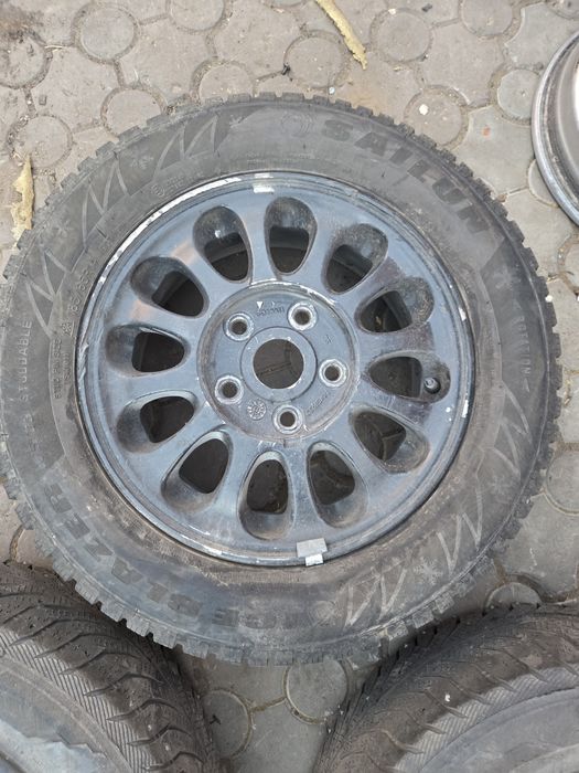 Продам диск литые 5/114,3 Mazda