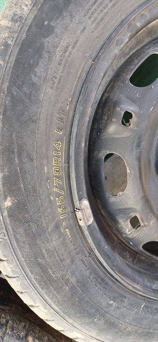 Vând anvelope  de vara cu tot cu jante . vw polo 9N..