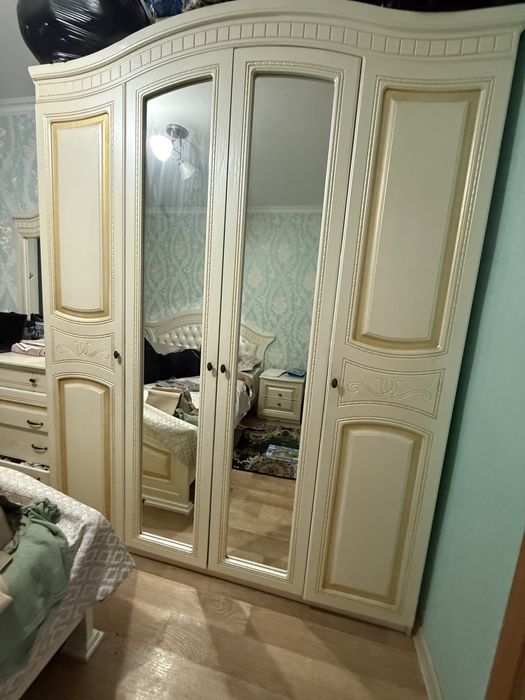 Продам спальный гарнитур