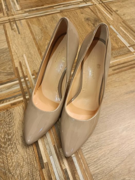 Продам женские туфли