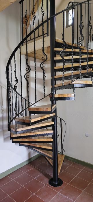 Scara metalica de interior, modulara.