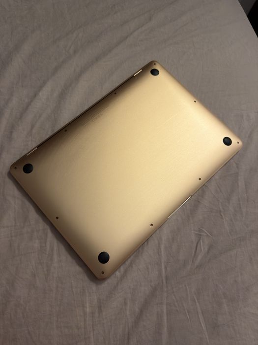 Продам Macbook Air чип M1 с мышью