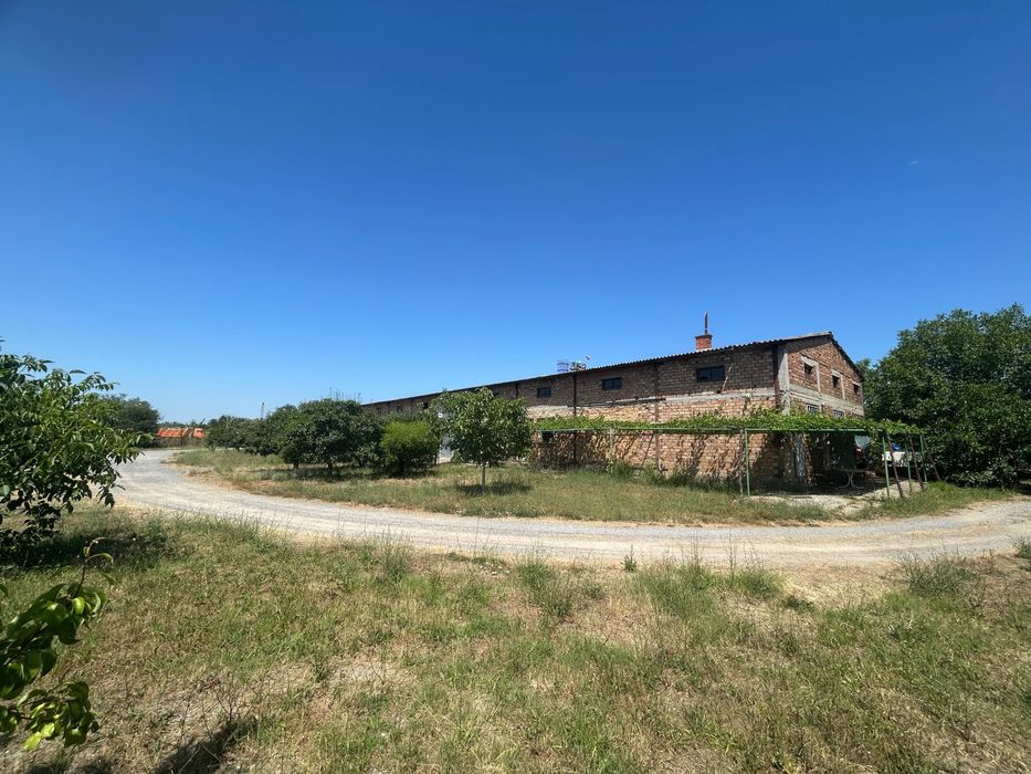 Продава се Склад в Стара Загора, Метро - 5632 кв.м за 72 €/кв.м - Снимка #1