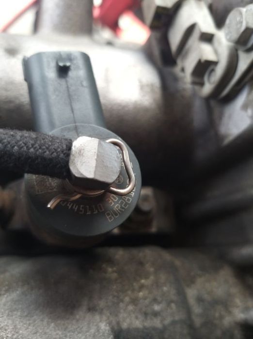 Injector 1.6 d 0445110300 alfa romeo mito 955 fiat grande punto 500L dupa 2008