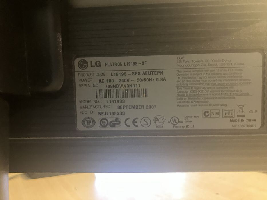 Монитор LG квадрат