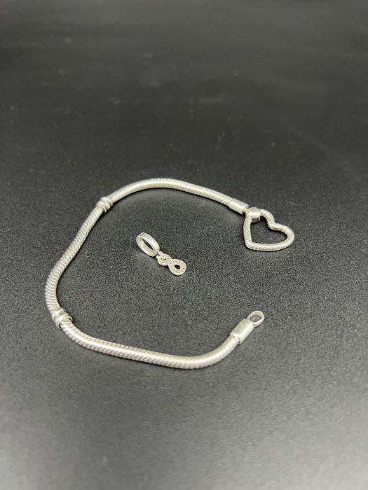 Браслет с шармом от PANDORA