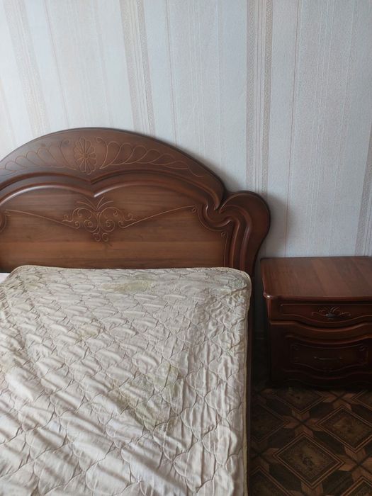 Продам спальный гарнитур