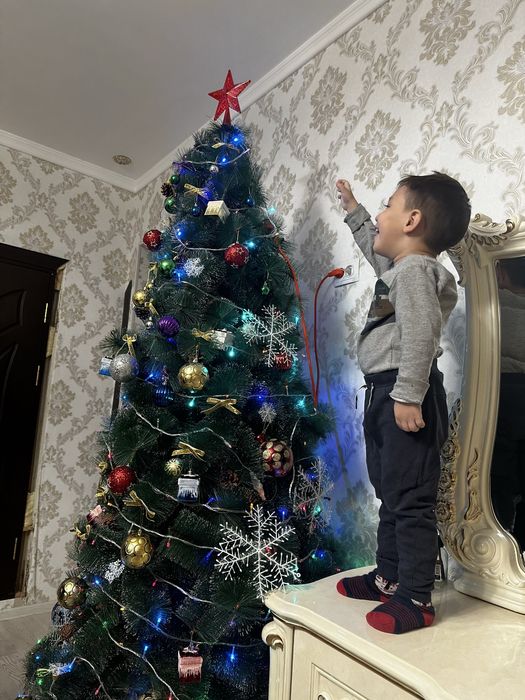 Новогодняя ёлка с шишкой, 2м