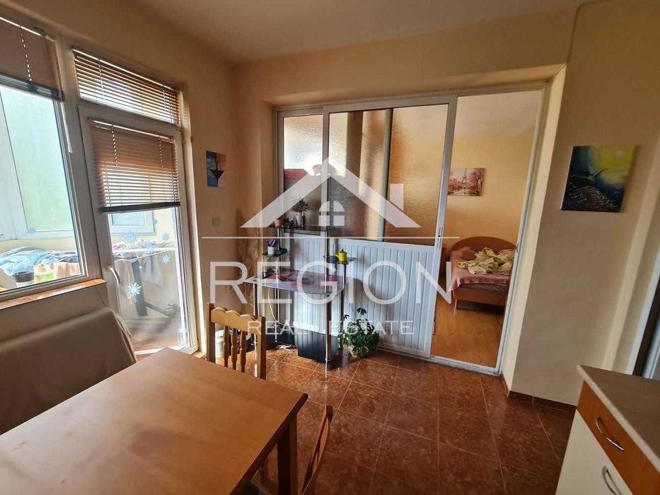 Дава се под наем Двустаен апартамент в Варна, Цветен квартал - 70 кв.м за 408 € - Снимка #4