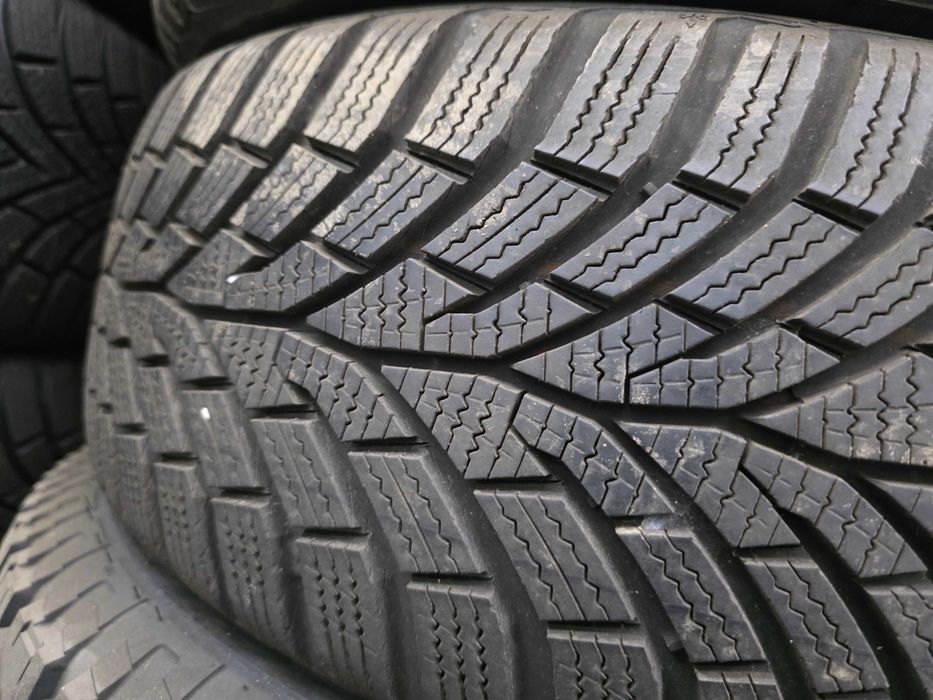 4бр Като нови зимни гуми 205 55 16 - Continental
