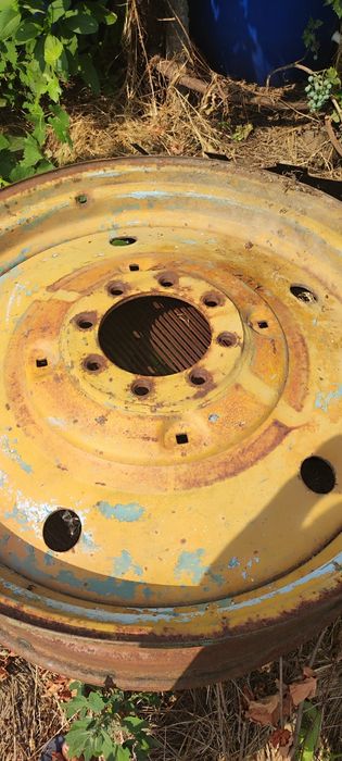 Продавам задна джанта за ЮМЗ или Болгар