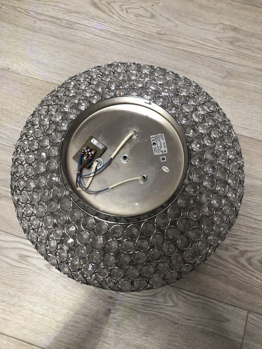 Продам люстру