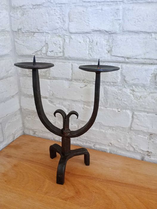 Стар свещник от ковано желязо