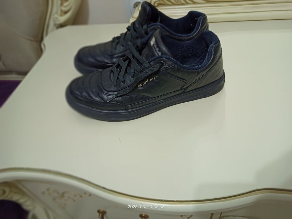 Продам кроссовки размер 45