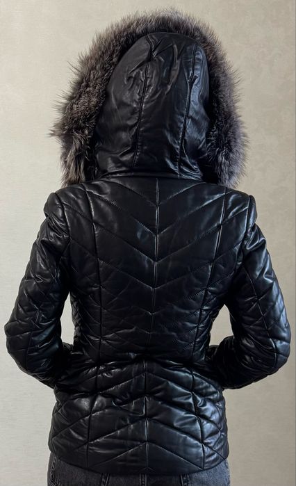 Кожаная куртка с капюшоном