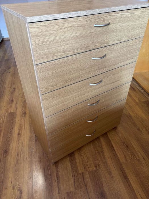 Скрин с шест чекмеджета