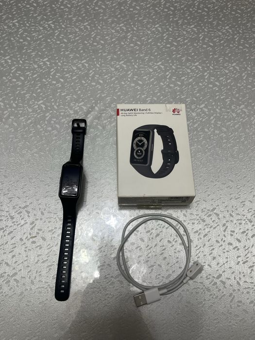 Фитнес-часы Huawei band 6