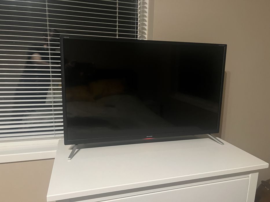 Телевизор Sharp 32 инча
