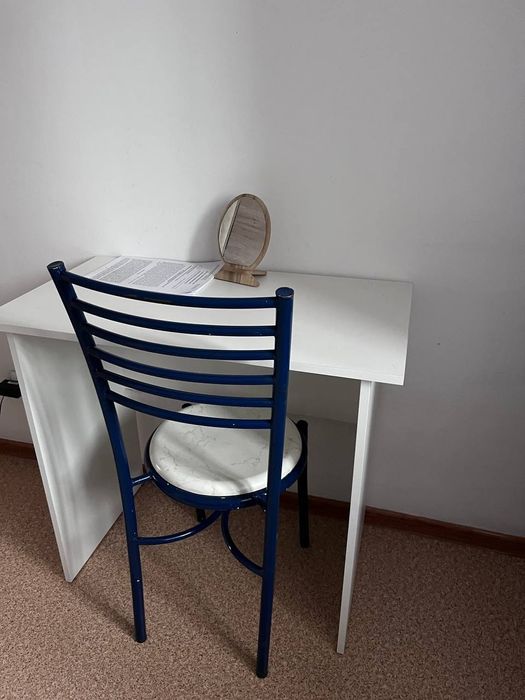 стол белый не старый