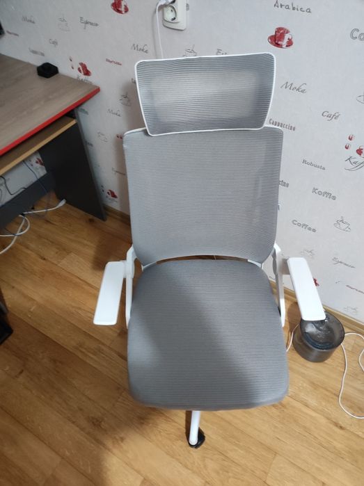 Поводом кресло компьютерное