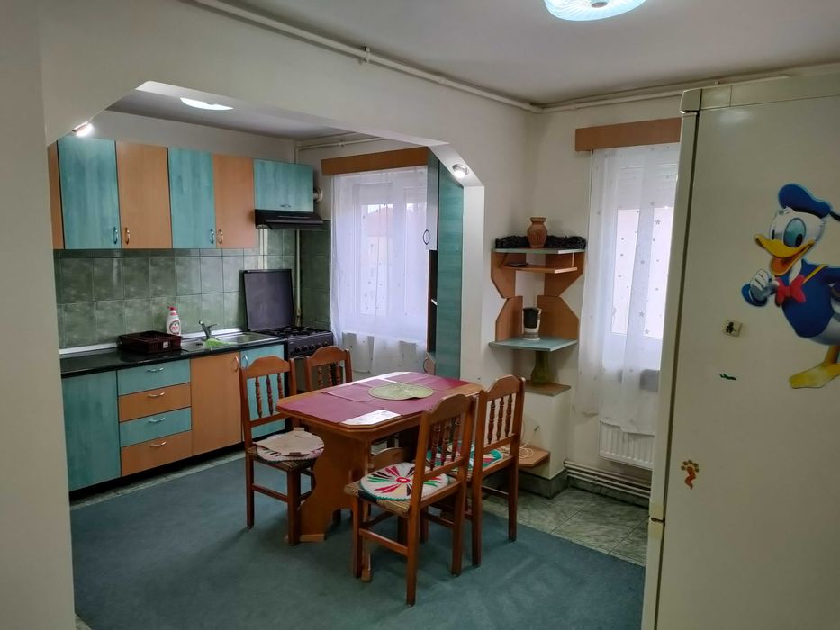 Inchiriez apartament 3 camere