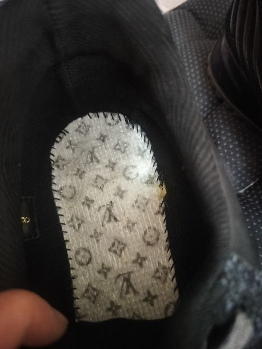 Кроссовка оригинал фирменый.