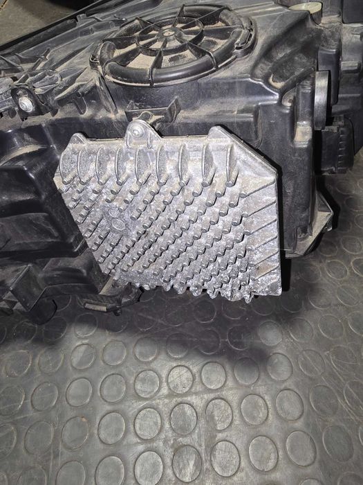 Десен Laser Light фар за BMW 730D G11