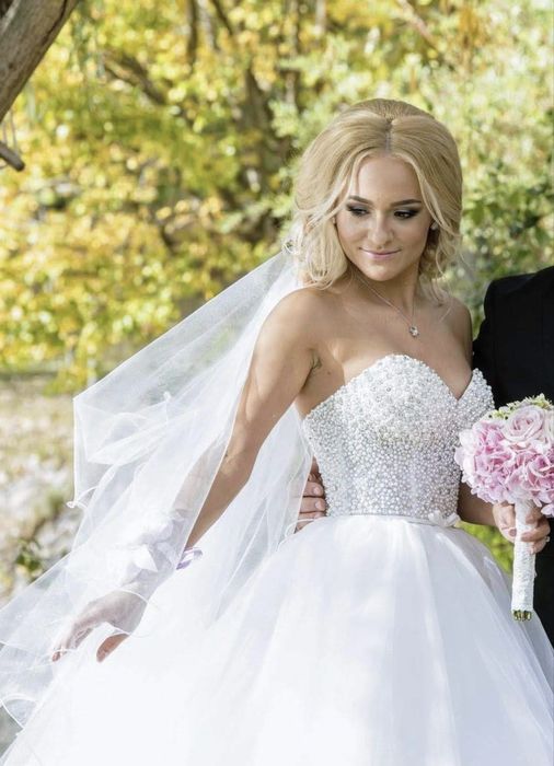 Булчинска рокля с камъни и перли