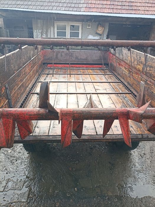Remorca împroșcat gunoi
