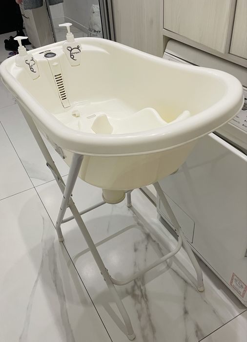 Бебешка вана със стойка