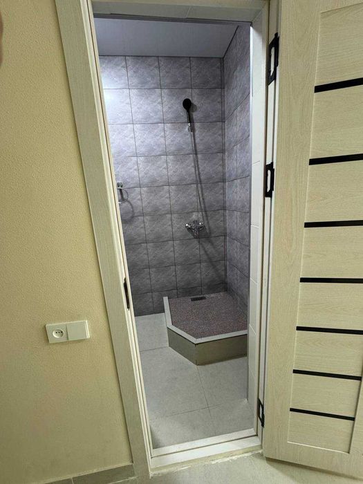 Катта Кани мавзесида 1 каватда нотурар жой сотилади. NR494/73