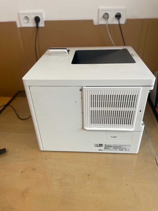 Цветен лазерен принтер  А4 HP Color LaserJet Enterprise M553