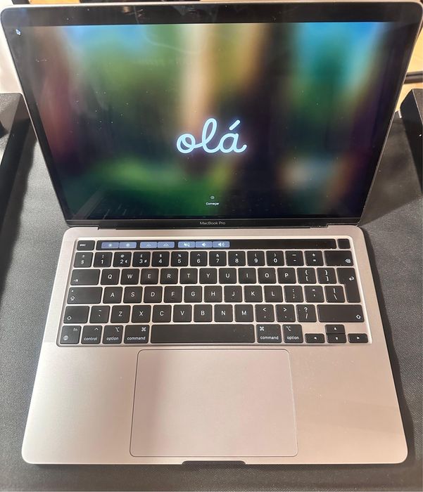 Laptop Apple Macbook Pro 2022 M2, 512 SSD, 16gb Ram, impecabil