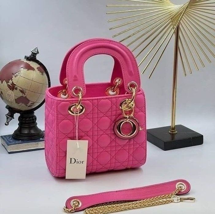 Geanta mini Dior,super model, accesorii metalice aurii, saculet, etich