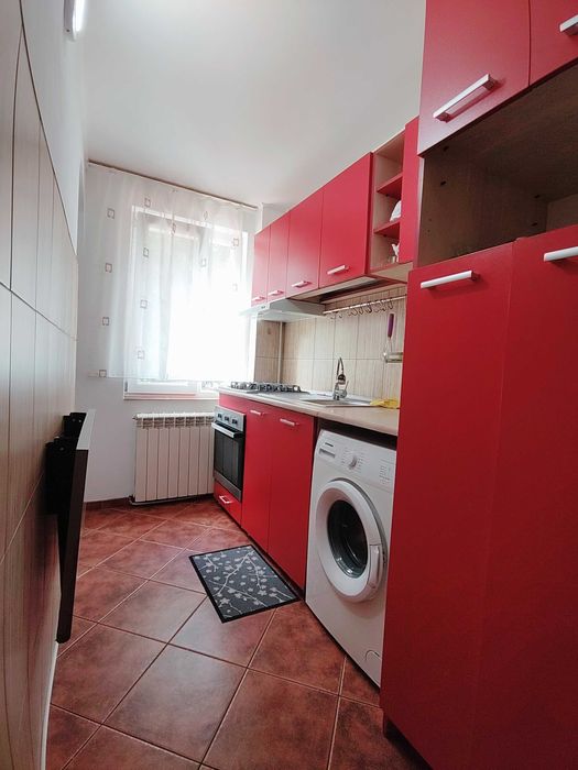 Apartament 3 Camere, Etajul 1, zona Mausoleu
